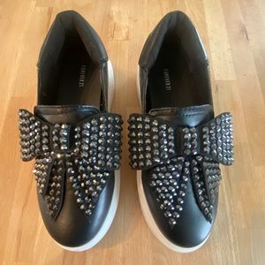 Forever21• Trendy Platform slip on/slides with rhinestone bows